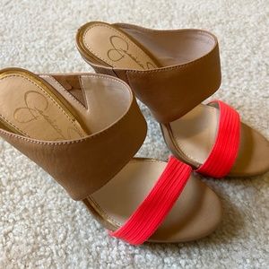 Jessica Simpson – Neon Pink and Tan Heels